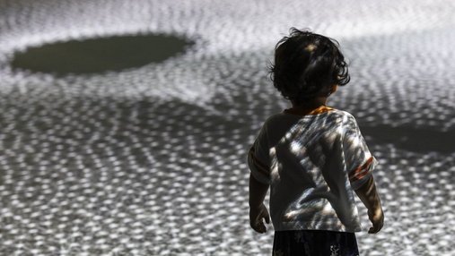 Frissons une installation d'Adrien M